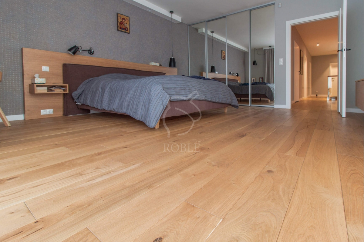 podłoga drewniana w sypialni